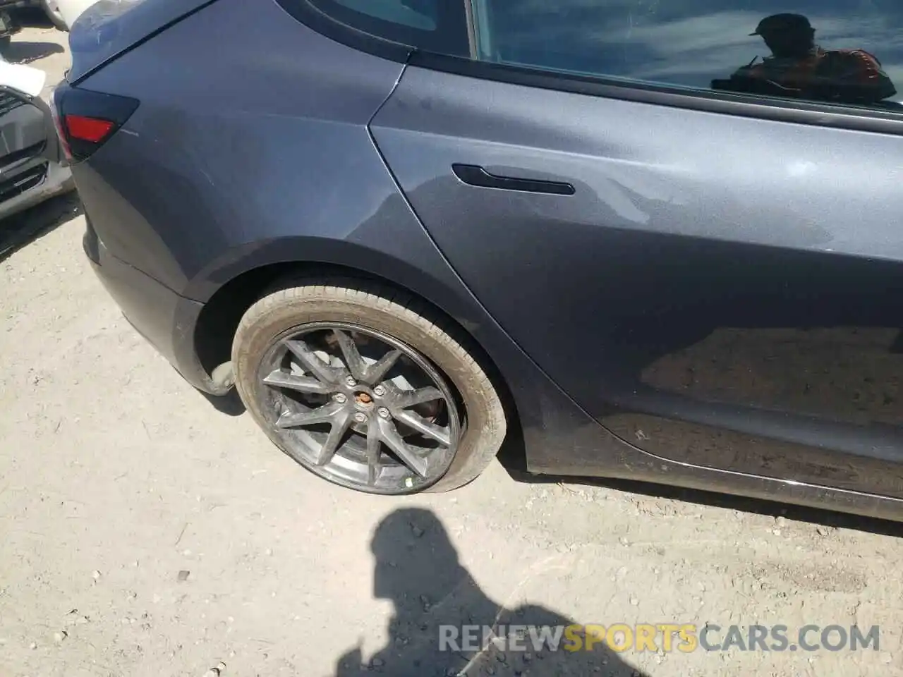 9 Photograph of a damaged car 5YJ3E1EBXNF117589 TESLA MODEL 3 2022