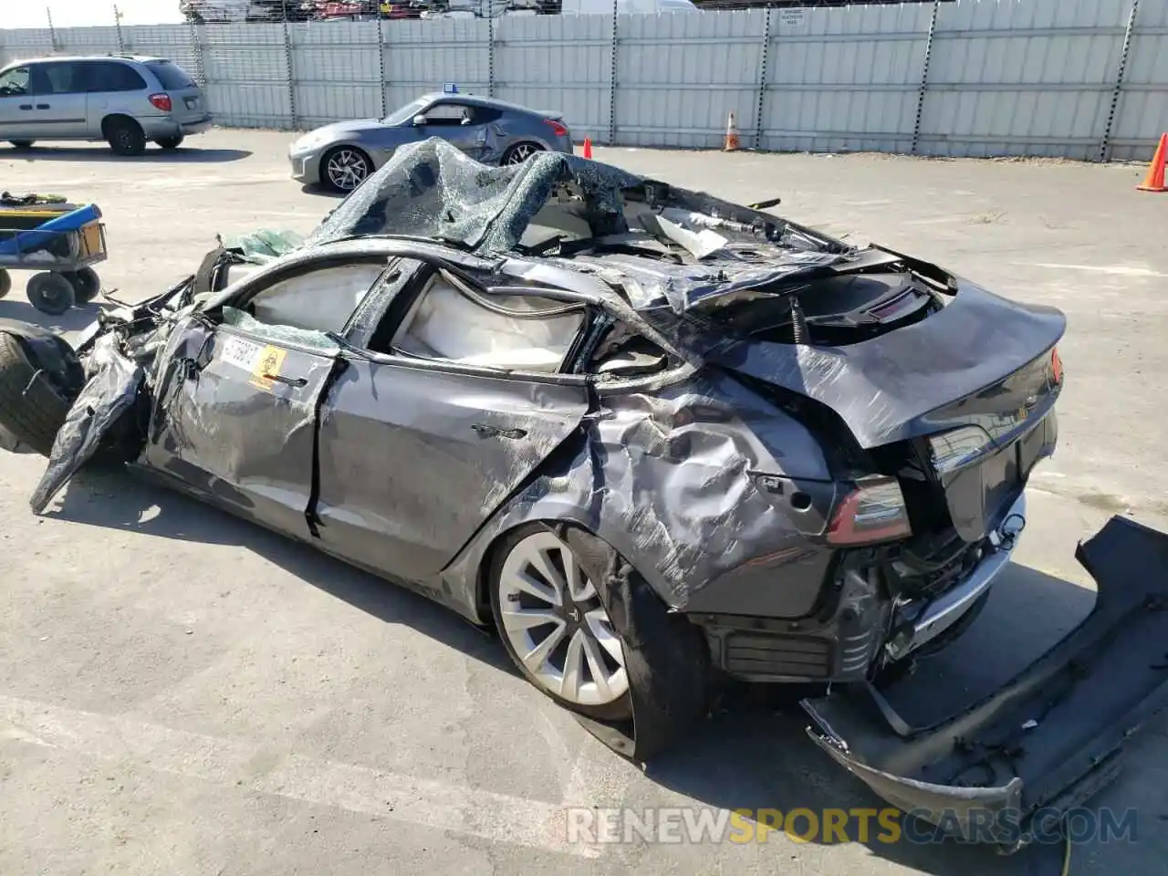 10 Photograph of a damaged car 5YJ3E1EBXNF129998 TESLA MODEL 3 2022