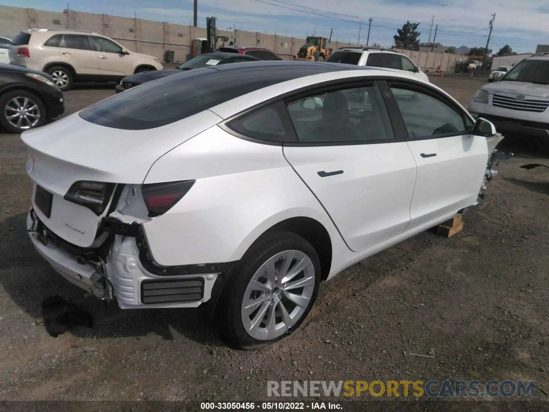 4 Photograph of a damaged car 5YJ3E1EBXNF134571 TESLA MODEL 3 2022