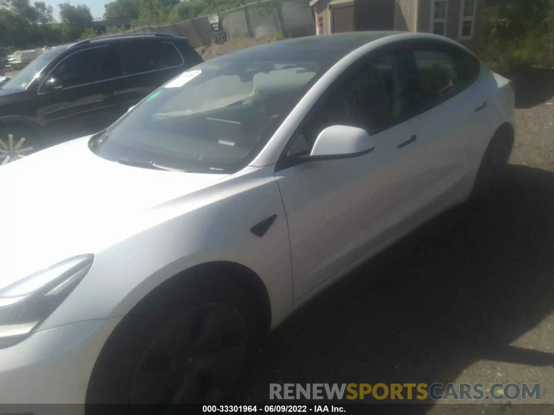 10 Photograph of a damaged car 5YJ3E1EBXNF199615 TESLA MODEL 3 2022