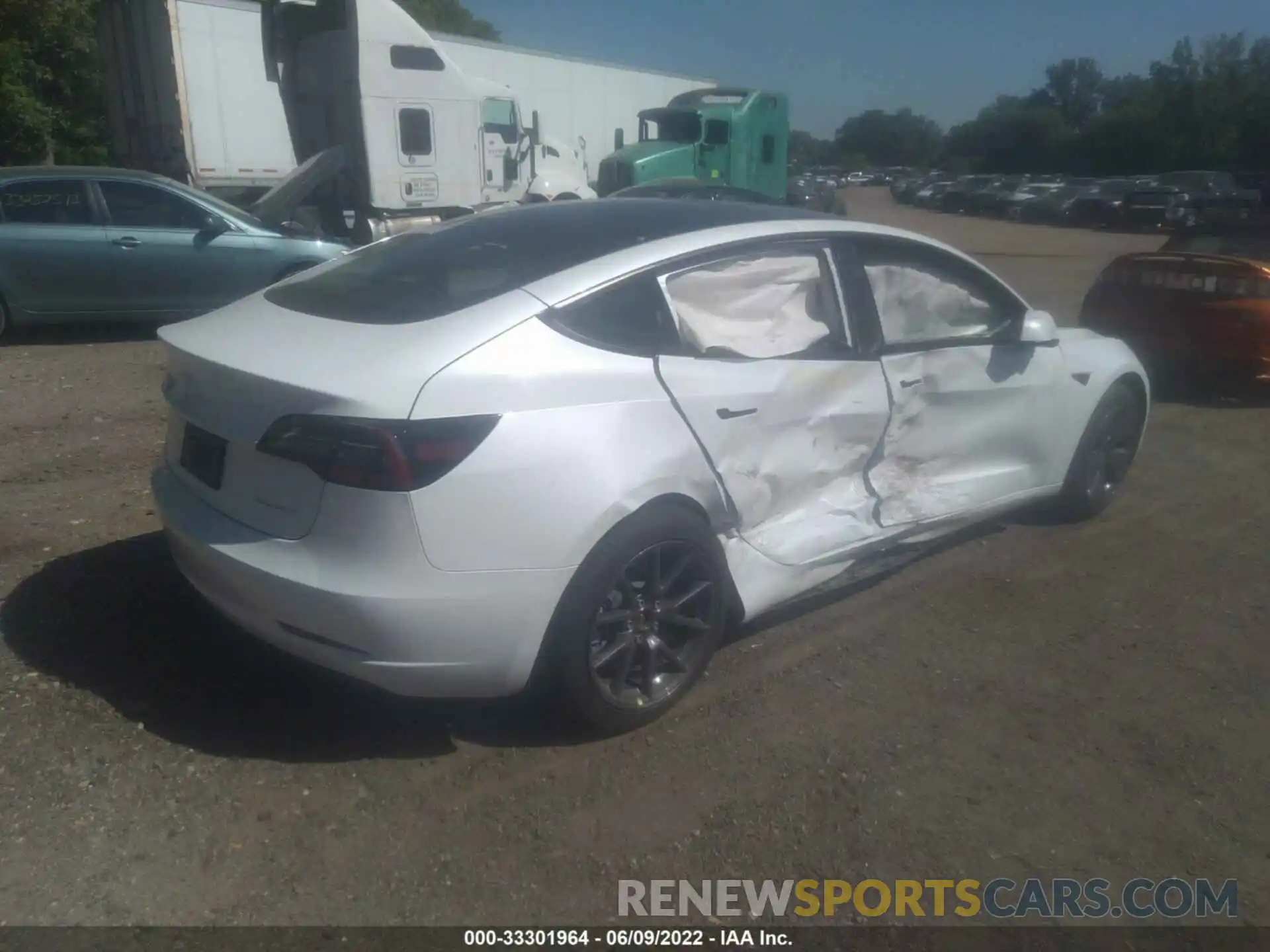 4 Photograph of a damaged car 5YJ3E1EBXNF199615 TESLA MODEL 3 2022