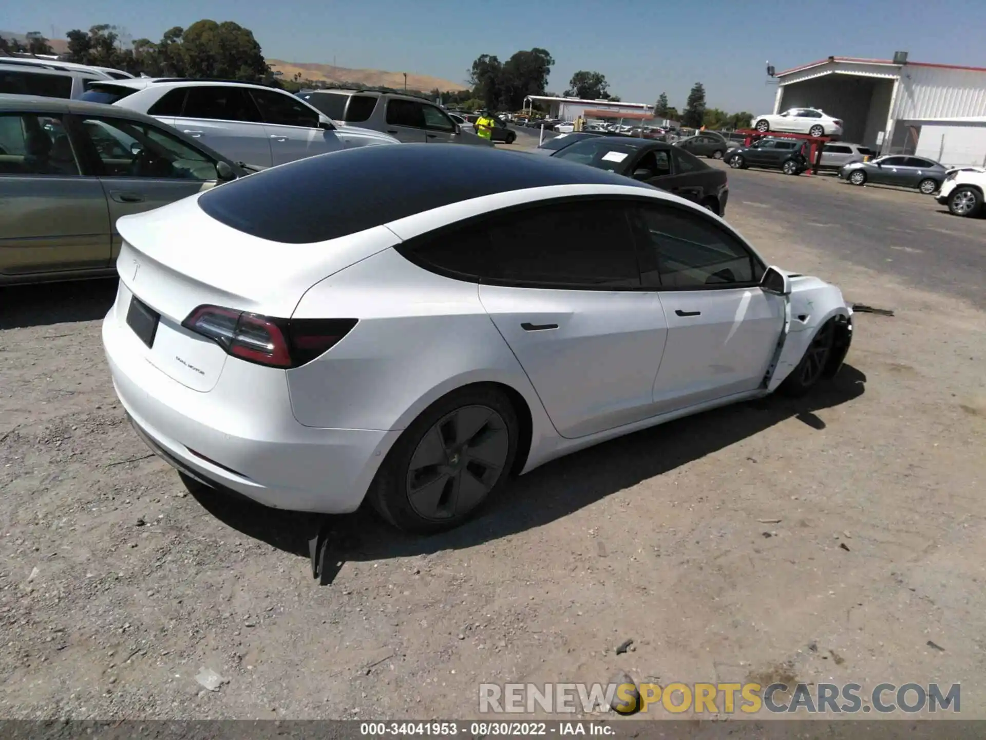 4 Photograph of a damaged car 5YJ3E1EBXNF250465 TESLA MODEL 3 2022