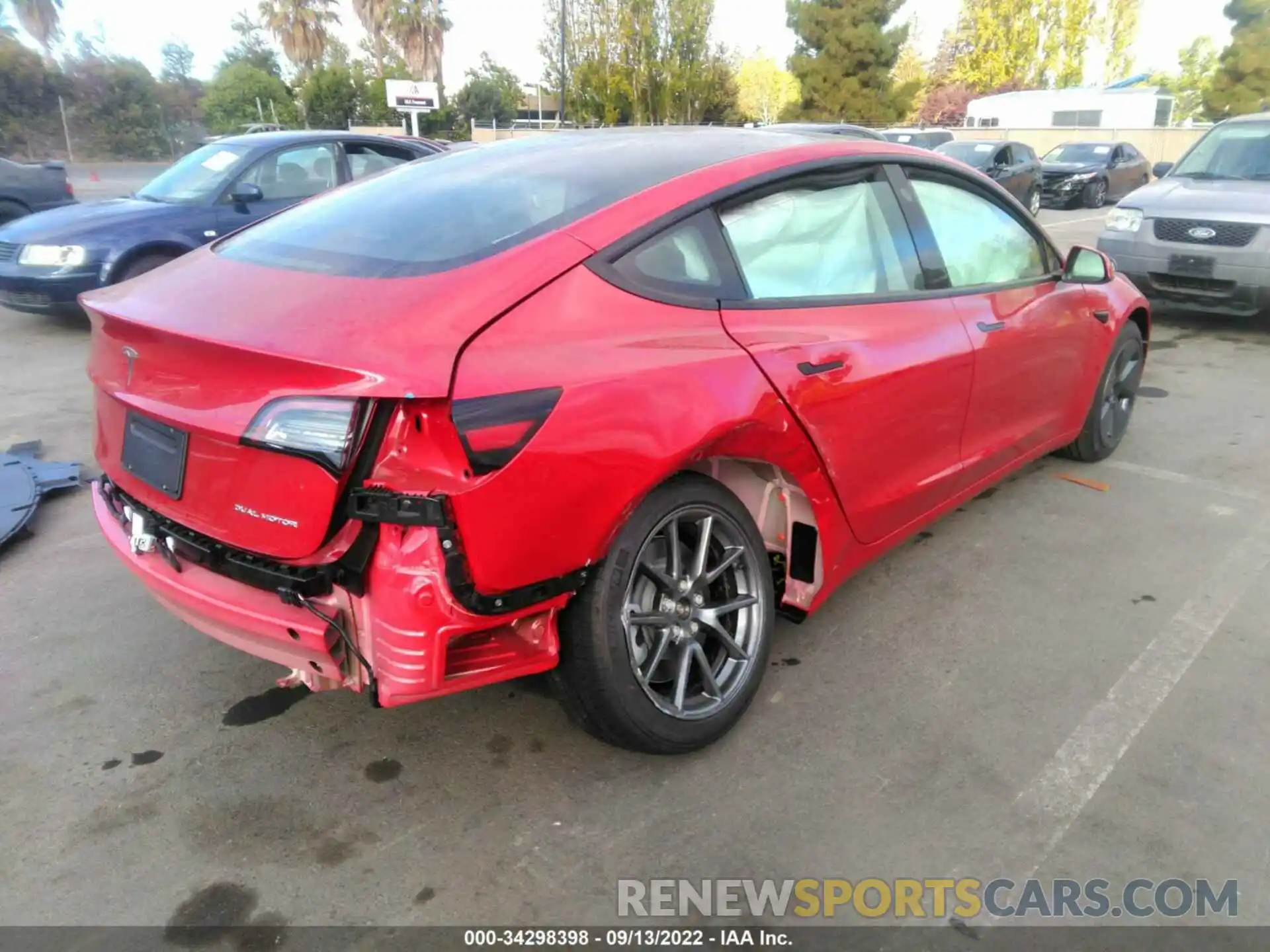 4 Photograph of a damaged car 5YJ3E1EBXNF307943 TESLA MODEL 3 2022