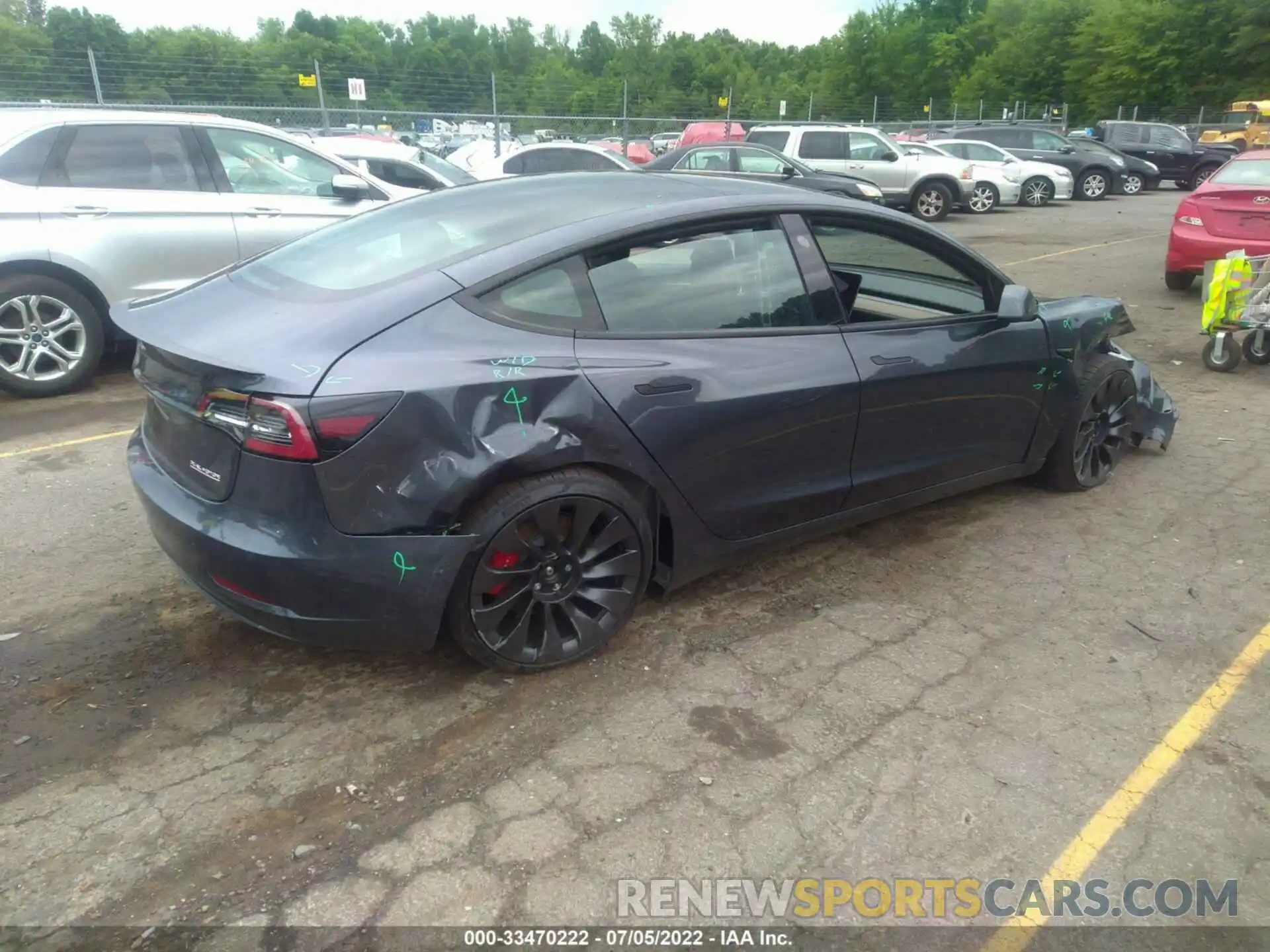 4 Photograph of a damaged car 5YJ3E1EC2NF125274 TESLA MODEL 3 2022