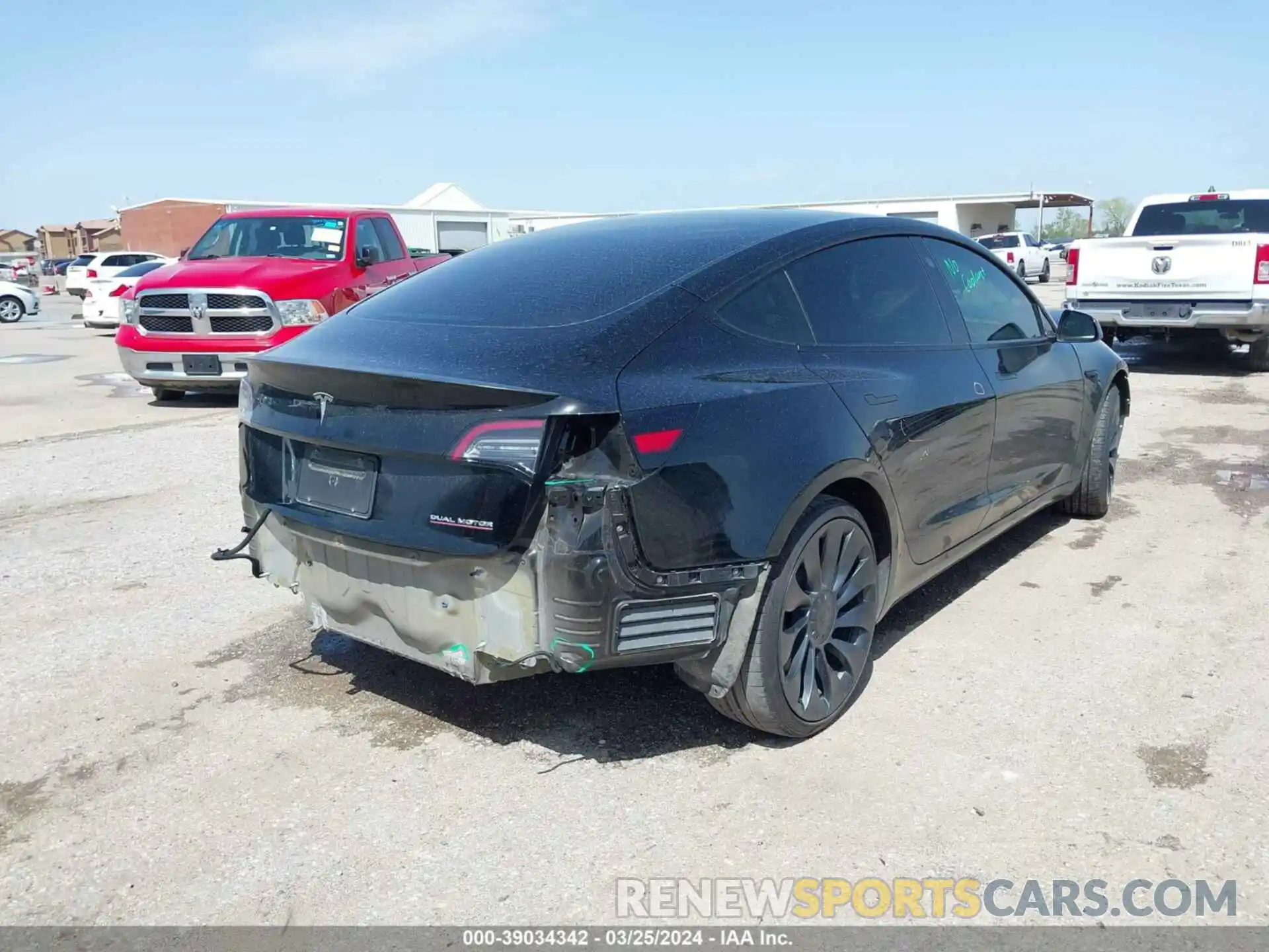 4 Photograph of a damaged car 5YJ3E1EC3NF329940 TESLA MODEL 3 2022