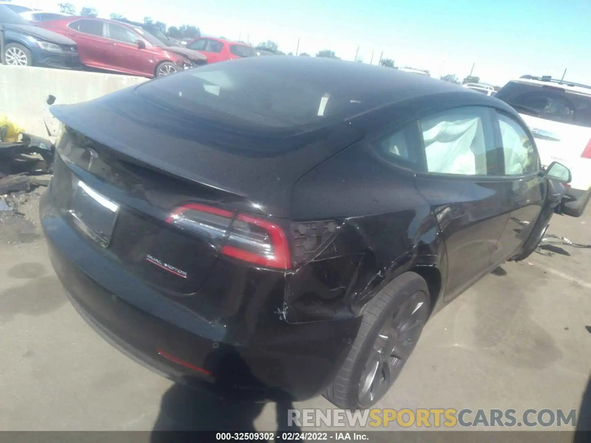 4 Photograph of a damaged car 5YJ3E1EC4NF169583 TESLA MODEL 3 2022