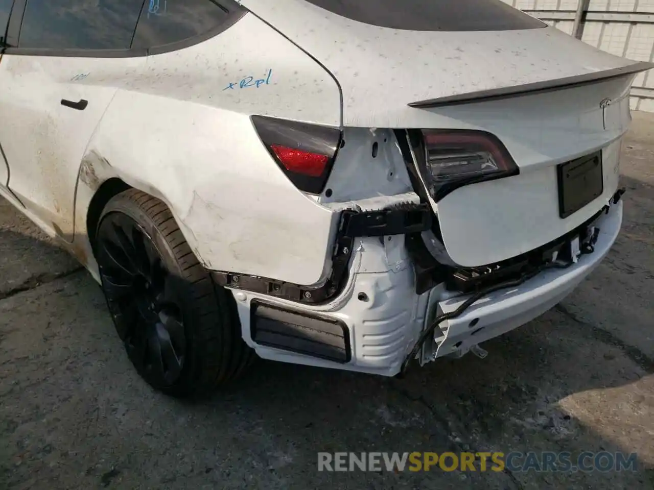 9 Photograph of a damaged car 5YJ3E1EC4NF298682 TESLA MODEL 3 2022