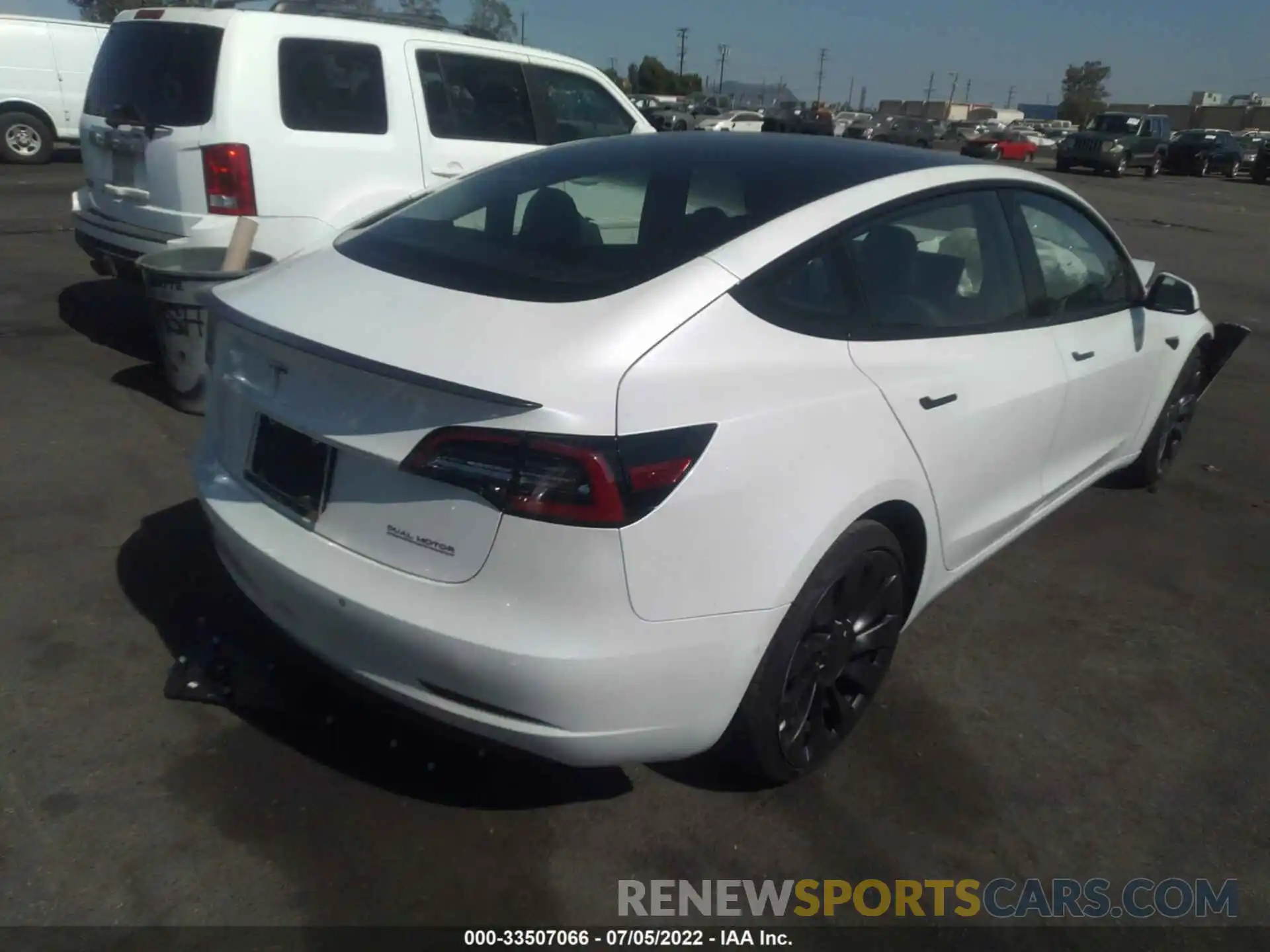 4 Photograph of a damaged car 5YJ3E1EC5NF182536 TESLA MODEL 3 2022