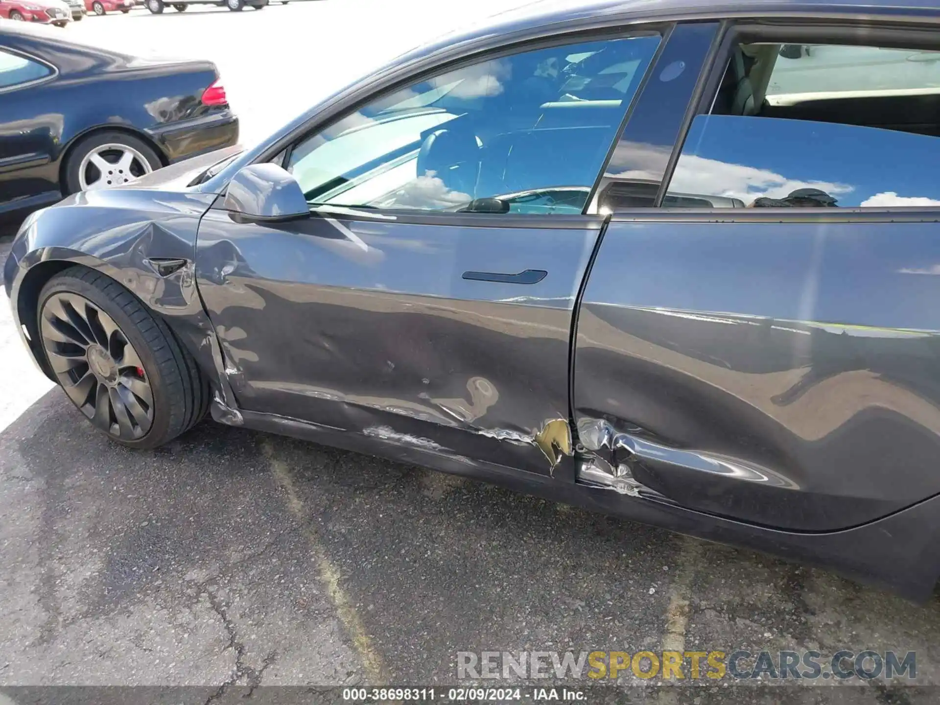 6 Photograph of a damaged car 5YJ3E1EC6NF293581 TESLA MODEL 3 2022