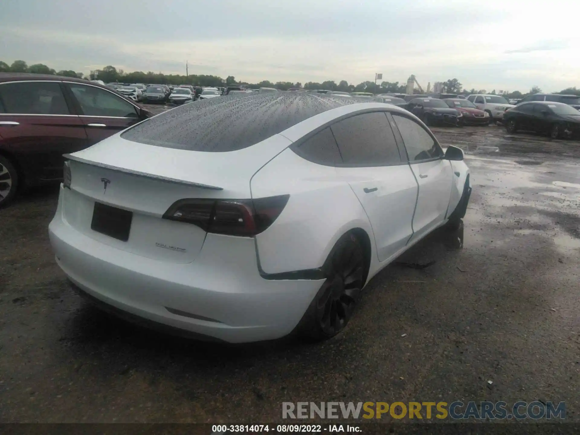 4 Photograph of a damaged car 5YJ3E1EC8NF255253 TESLA MODEL 3 2022