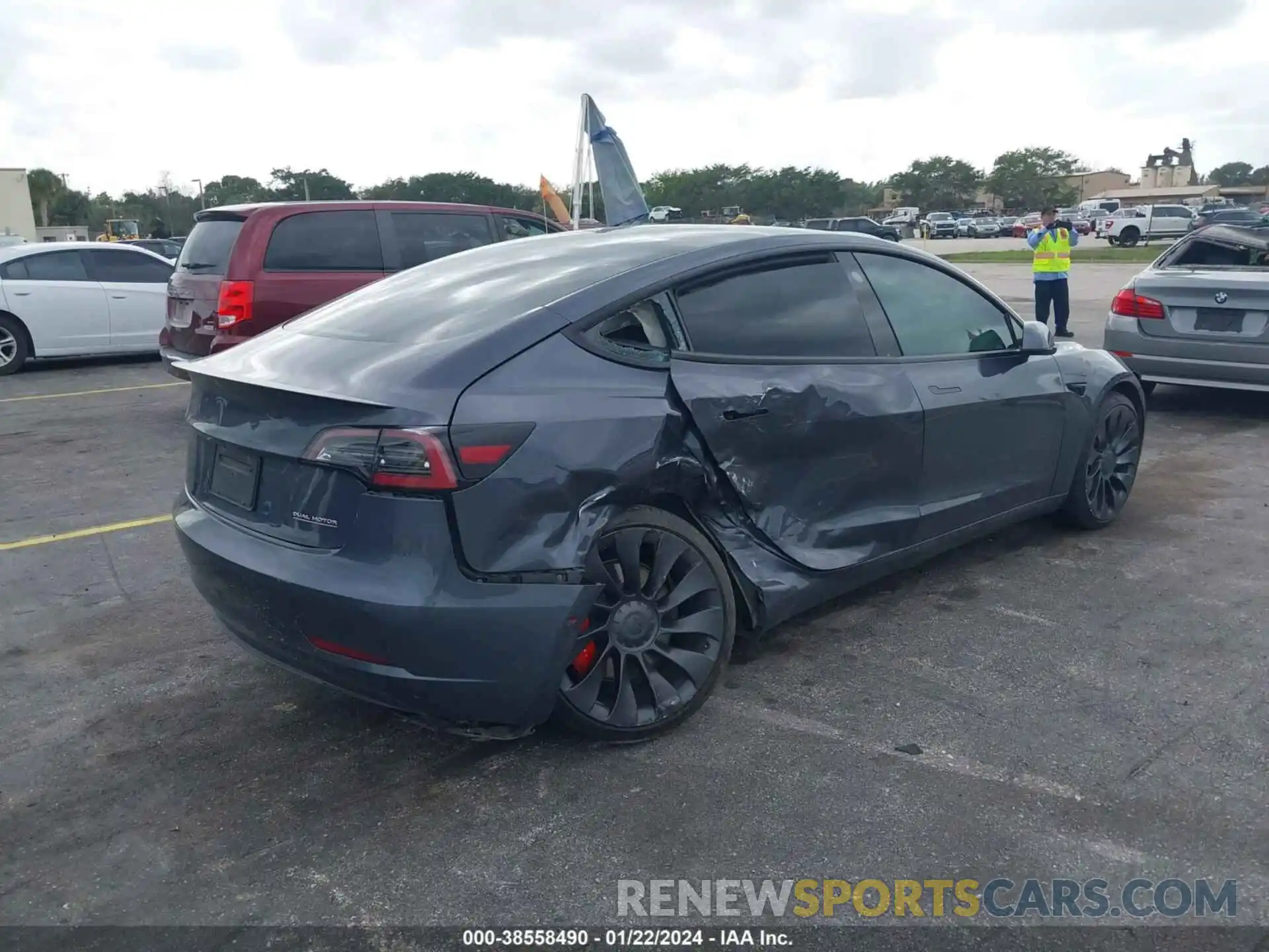 4 Photograph of a damaged car 5YJ3E1EC9NF273759 TESLA MODEL 3 2022