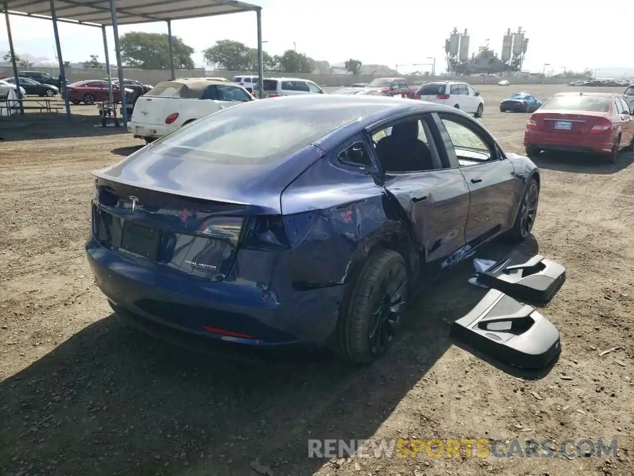 4 Photograph of a damaged car 5YJ3E1EC9NF275933 TESLA MODEL 3 2022