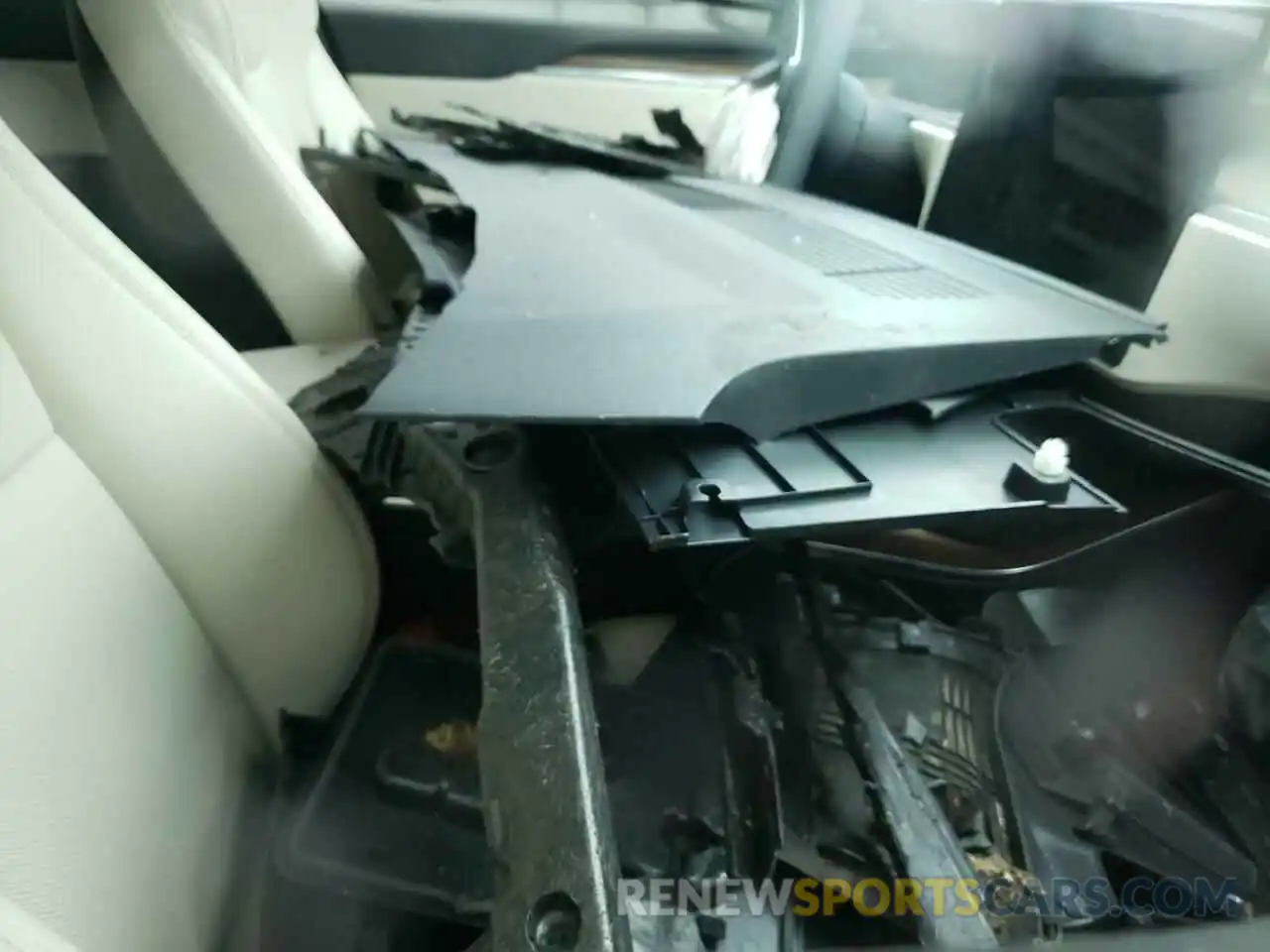 5 Photograph of a damaged car 5YJSA1E58NF467594 TESLA MODEL 3 2022