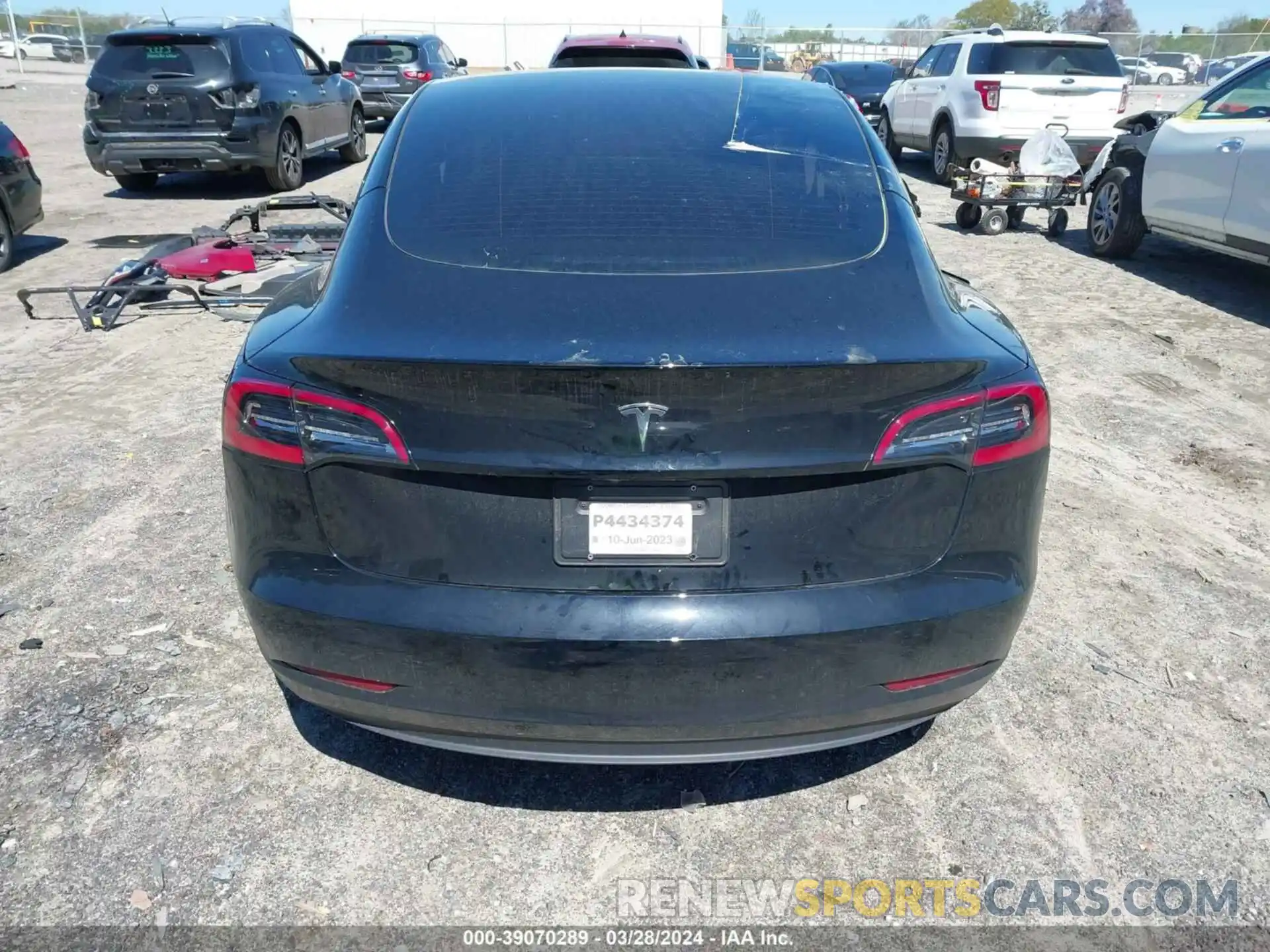 17 Photograph of a damaged car 5YJ3E1EA2PF556053 TESLA MODEL 3 2023