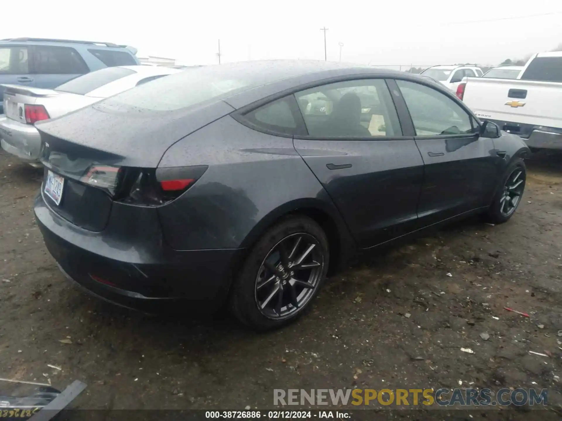 4 Фотография поврежденного автомобиля 5YJ3E1EA2PF685636 TESLA MODEL 3 2023