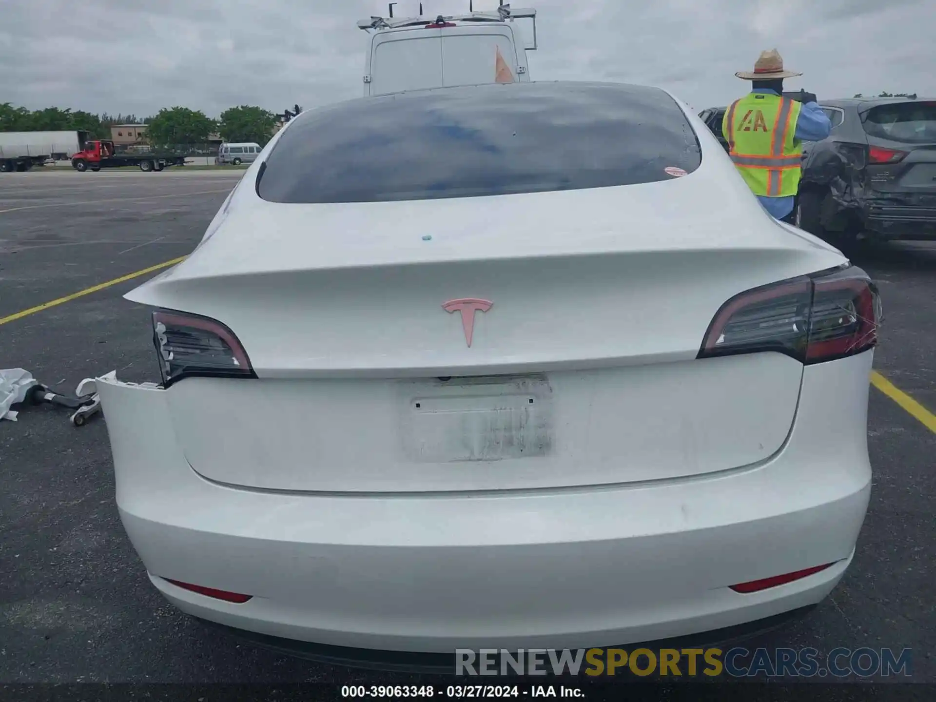 15 Photograph of a damaged car 5YJ3E1EA5PF411136 TESLA MODEL 3 2023