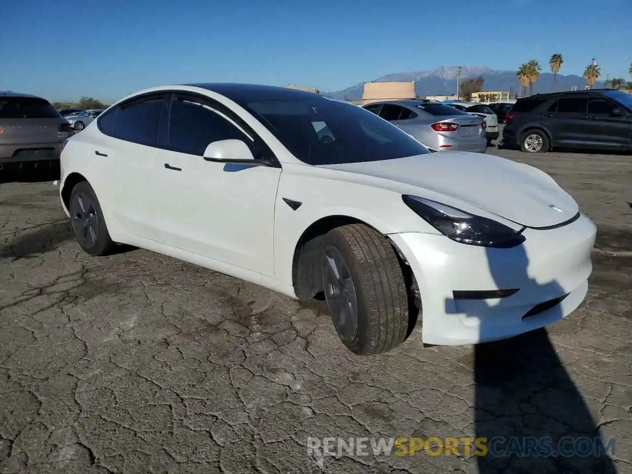 4 Фотография поврежденного автомобиля 5YJ3E1EA7PF488235 TESLA MODEL 3 2023