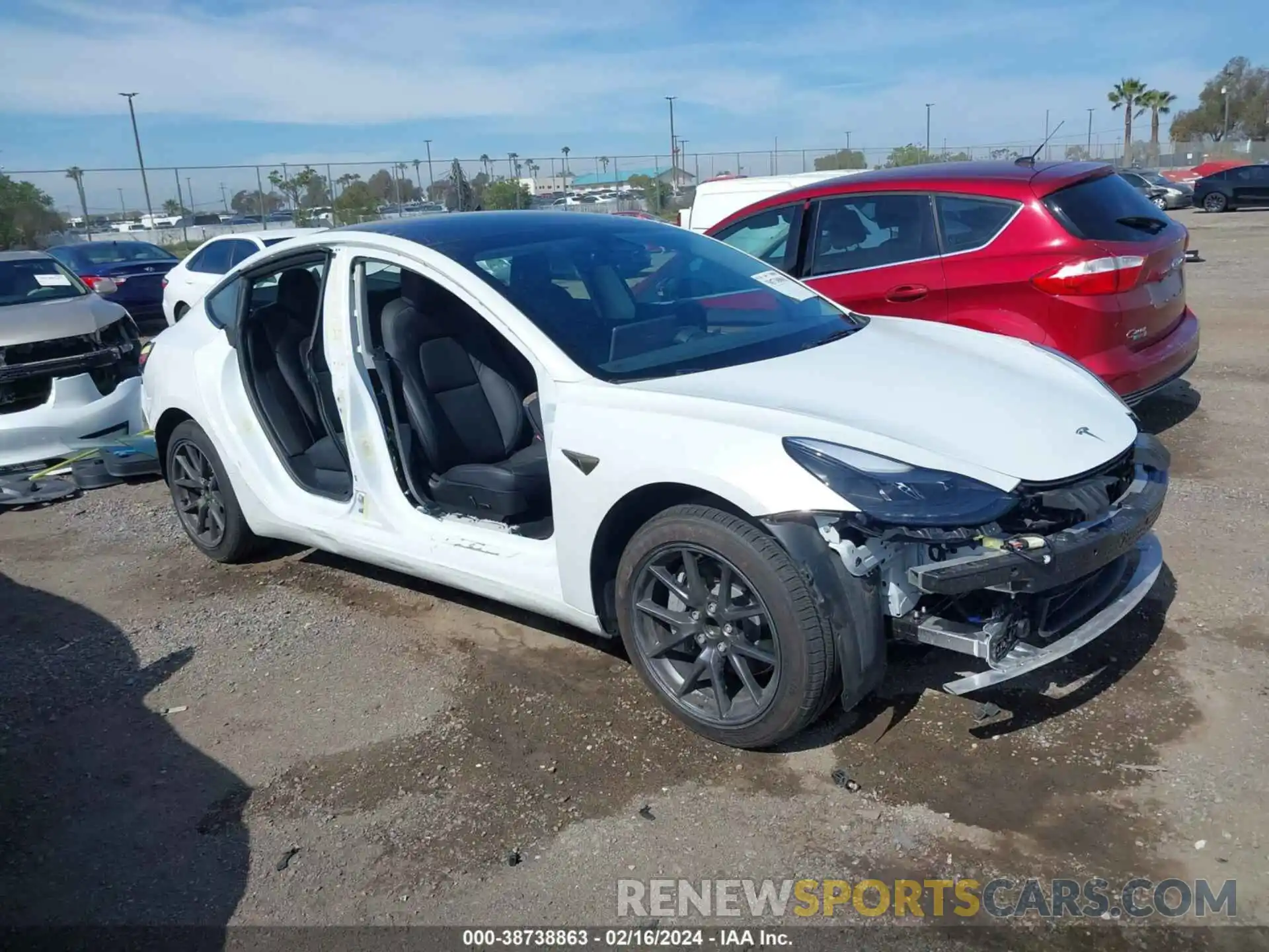 1 Photograph of a damaged car 5YJ3E1EA7PF564195 TESLA MODEL 3 2023