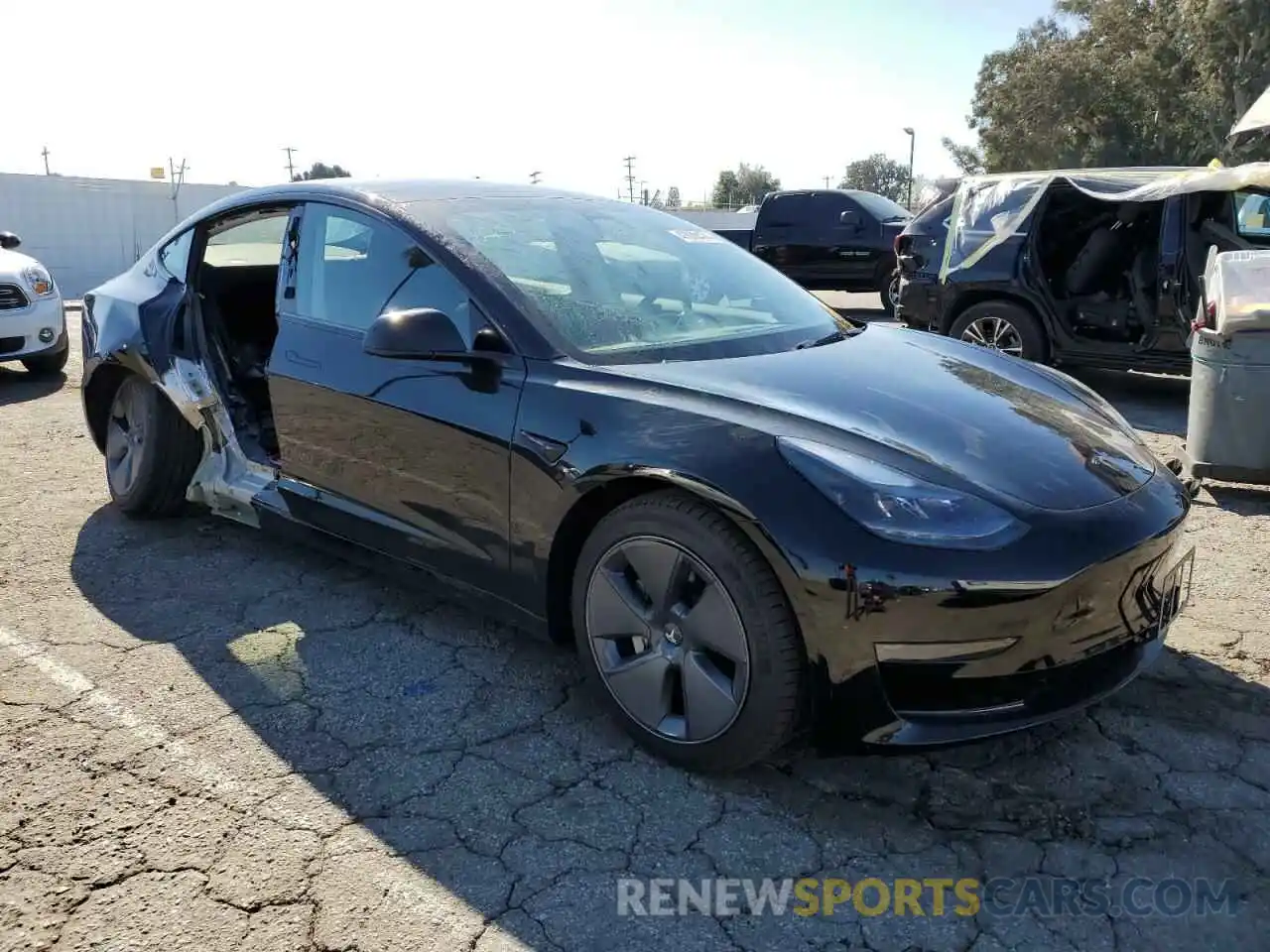 4 Фотография поврежденного автомобиля 5YJ3E1EA8PF669800 TESLA MODEL 3 2023