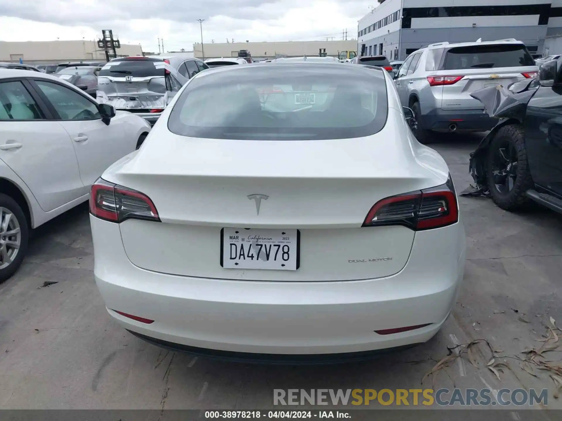 17 Photograph of a damaged car 5YJ3E1EB8PF706613 TESLA MODEL 3 2023