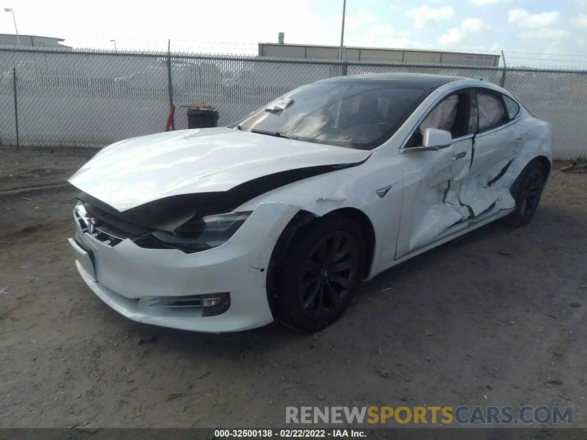 2 Photograph of a damaged car 5YJSA1E20KF305637 TESLA MODEL S 2019