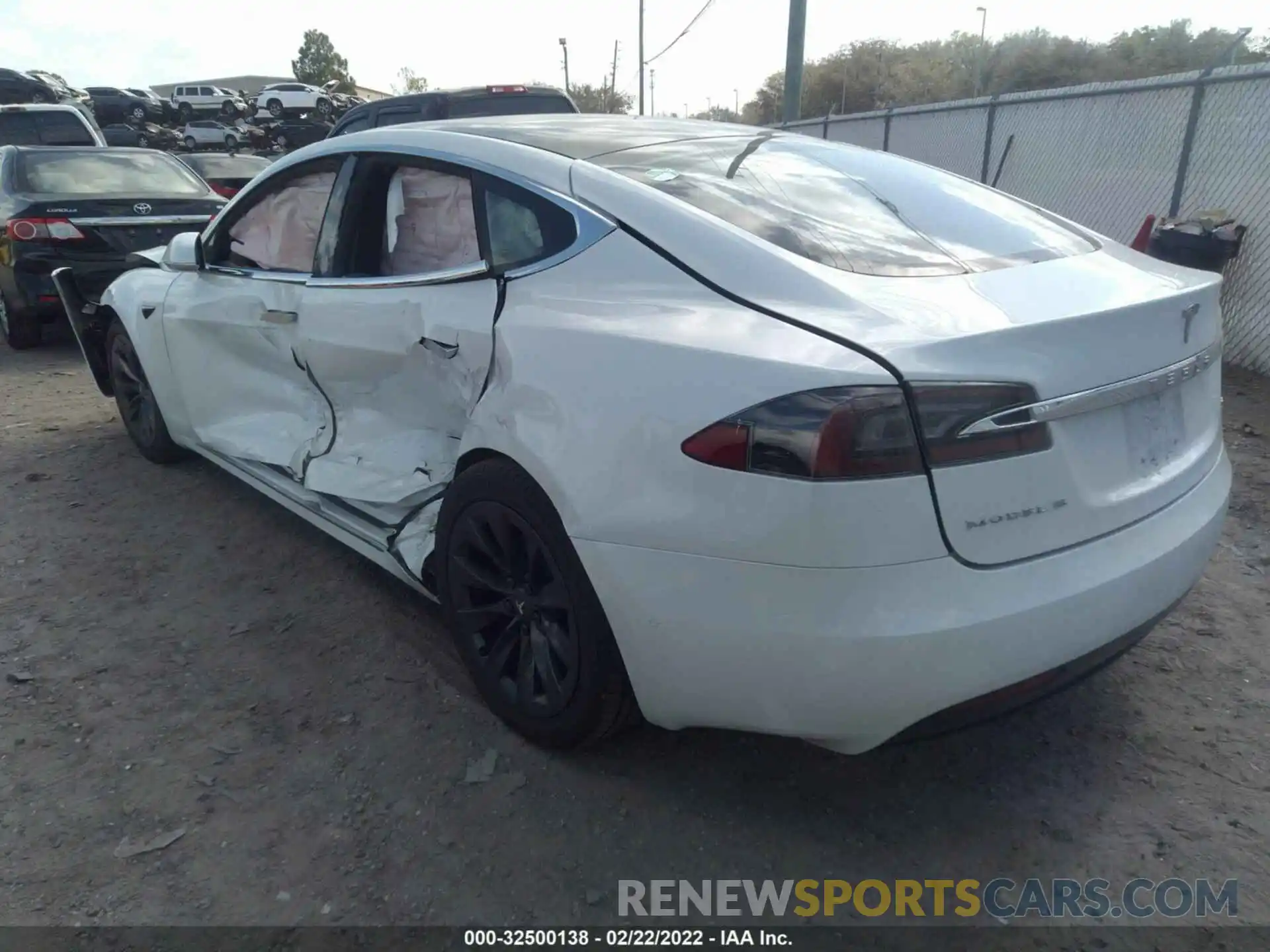 3 Photograph of a damaged car 5YJSA1E20KF305637 TESLA MODEL S 2019