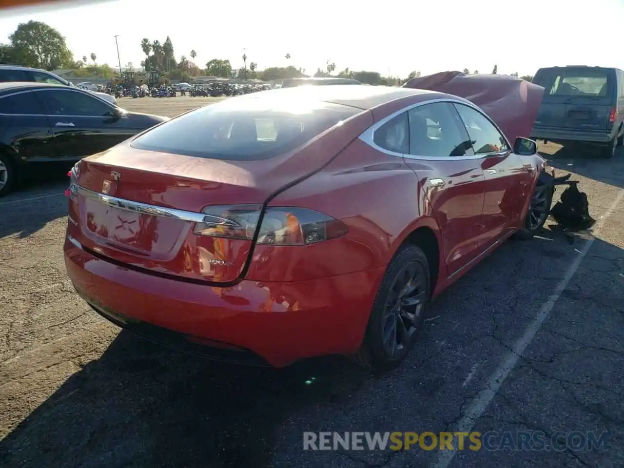 4 Photograph of a damaged car 5YJSA1E20KF305685 TESLA MODEL S 2019