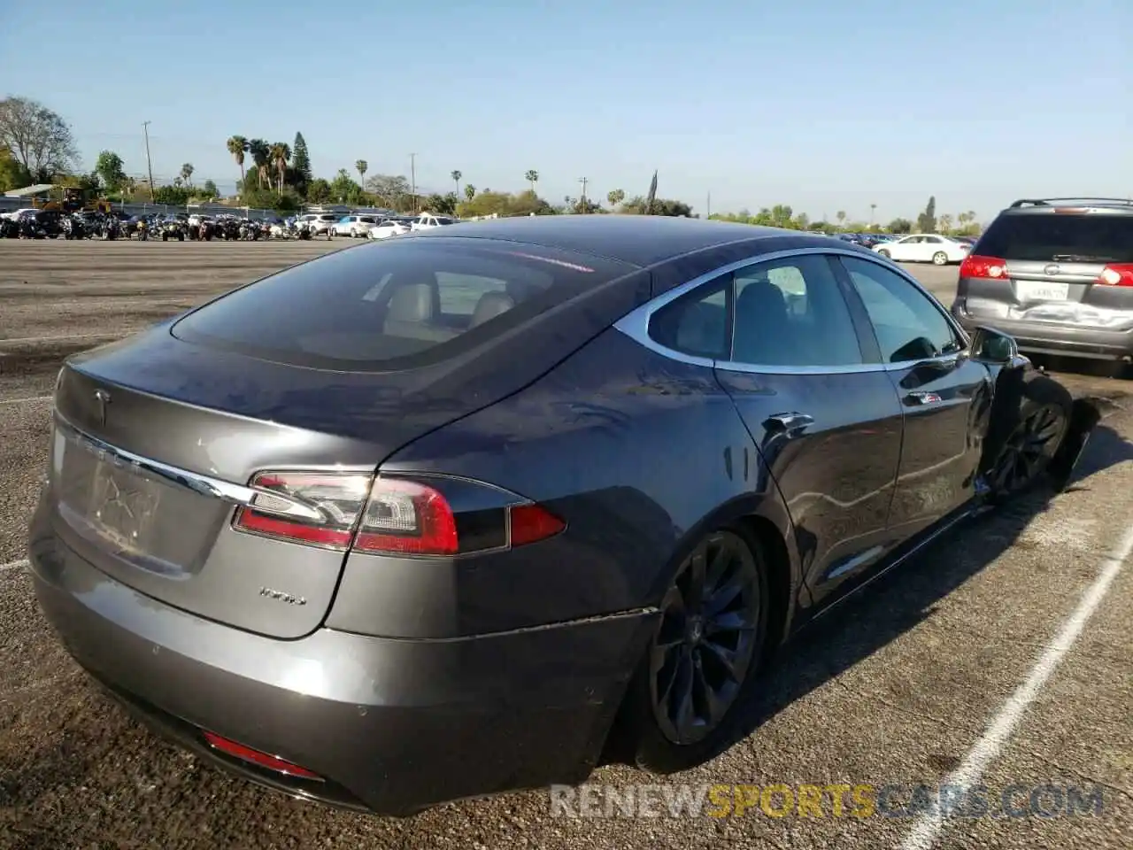 4 Photograph of a damaged car 5YJSA1E20KF308036 TESLA MODEL S 2019