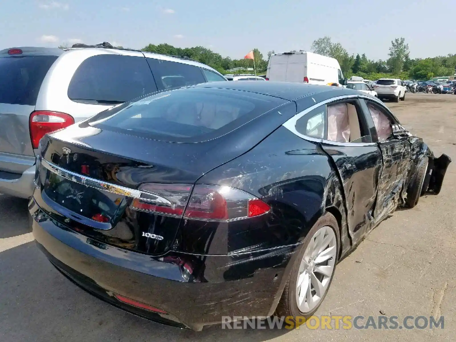 4 Photograph of a damaged car 5YJSA1E20KF312359 TESLA MODEL S 2019