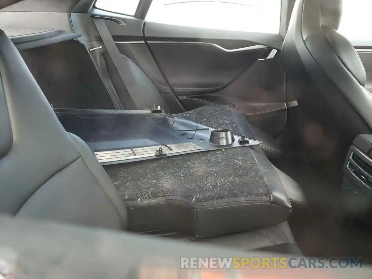 6 Photograph of a damaged car 5YJSA1E20KF339769 TESLA MODEL S 2019