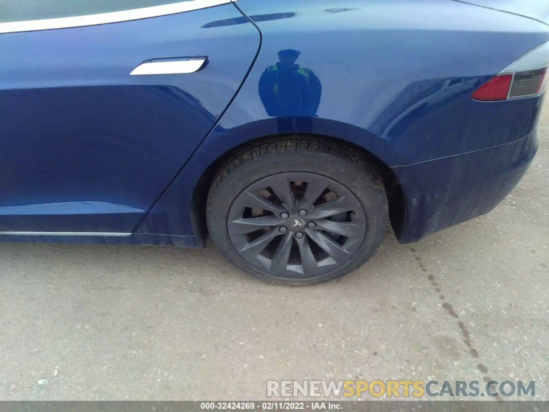 13 Photograph of a damaged car 5YJSA1E21KF299802 TESLA MODEL S 2019