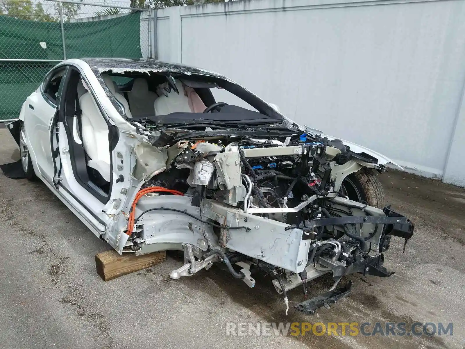 1 Photograph of a damaged car 5YJSA1E21KF305713 TESLA MODEL S 2019