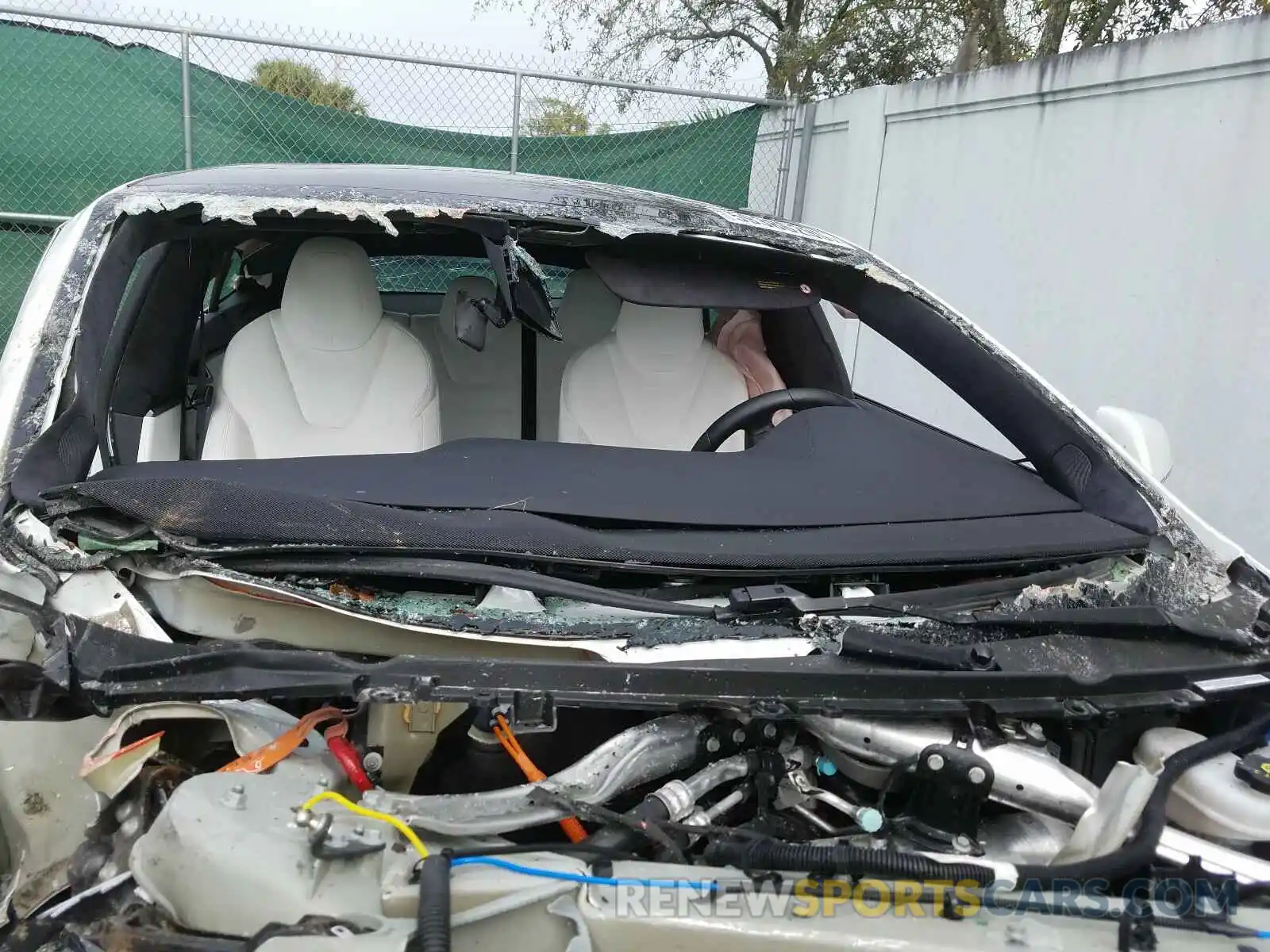 10 Photograph of a damaged car 5YJSA1E21KF305713 TESLA MODEL S 2019