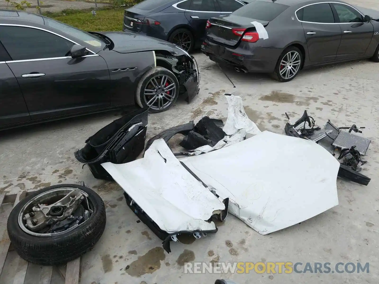 9 Photograph of a damaged car 5YJSA1E21KF305713 TESLA MODEL S 2019