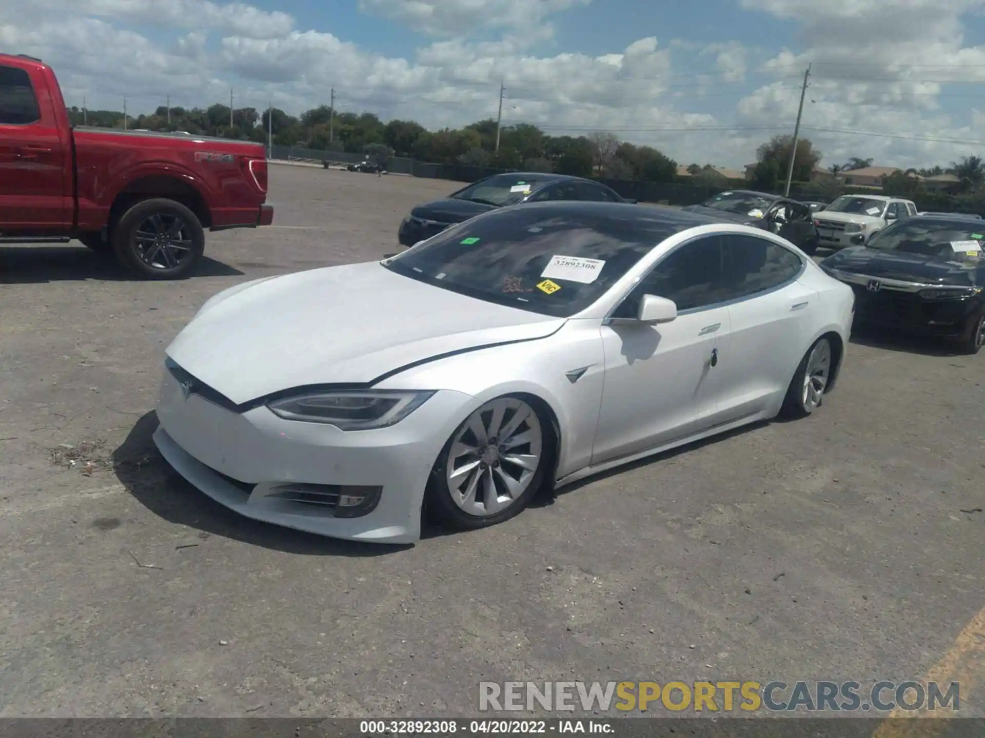 2 Photograph of a damaged car 5YJSA1E21KF306067 TESLA MODEL S 2019