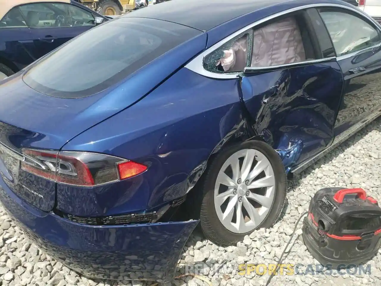 9 Photograph of a damaged car 5YJSA1E21KF332524 TESLA MODEL S 2019