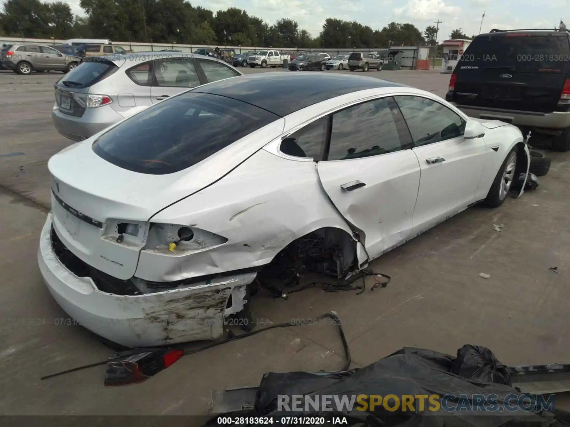 4 Photograph of a damaged car 5YJSA1E23KF332461 TESLA MODEL S 2019