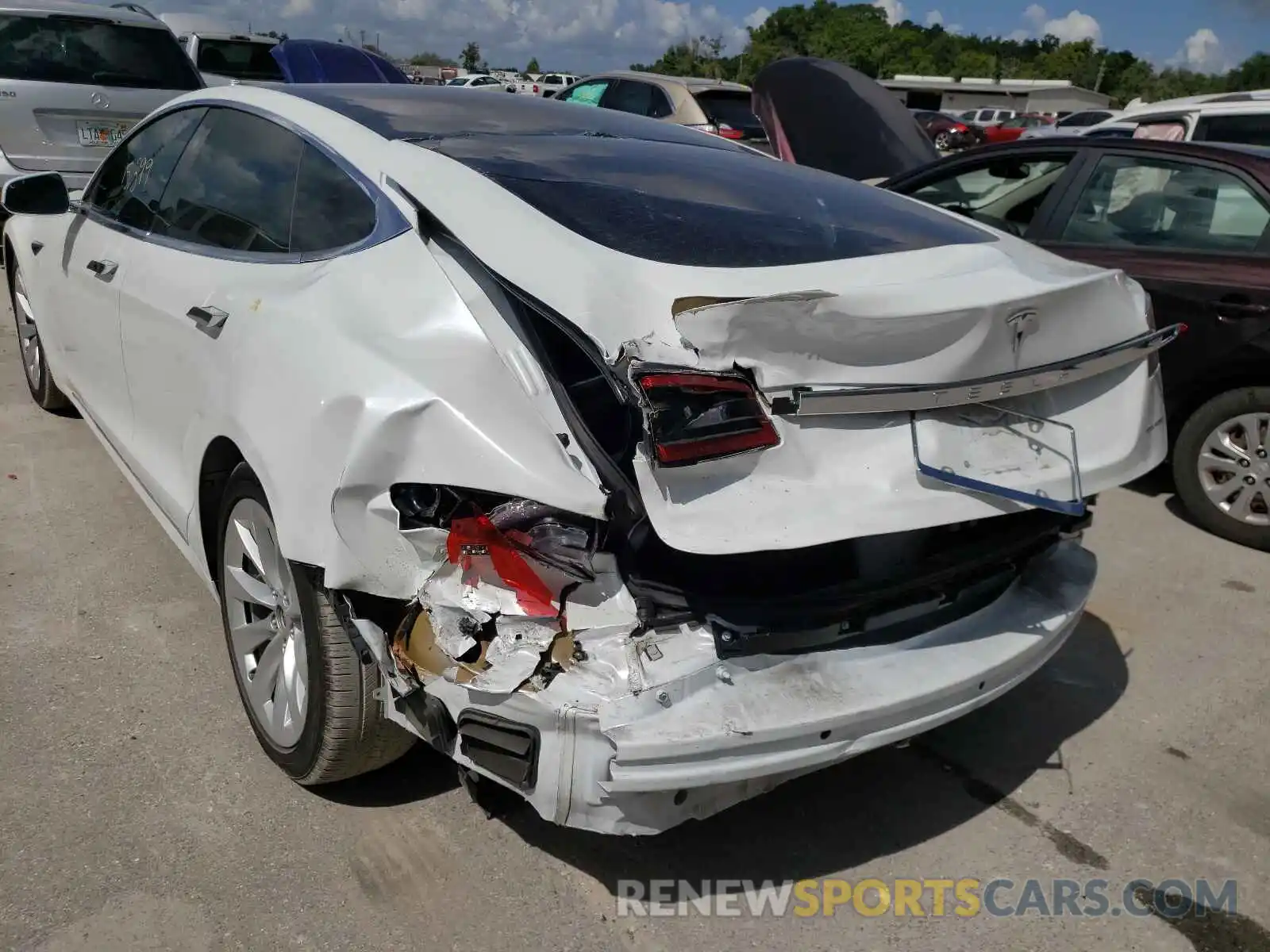 3 Photograph of a damaged car 5YJSA1E23KF338910 TESLA MODEL S 2019