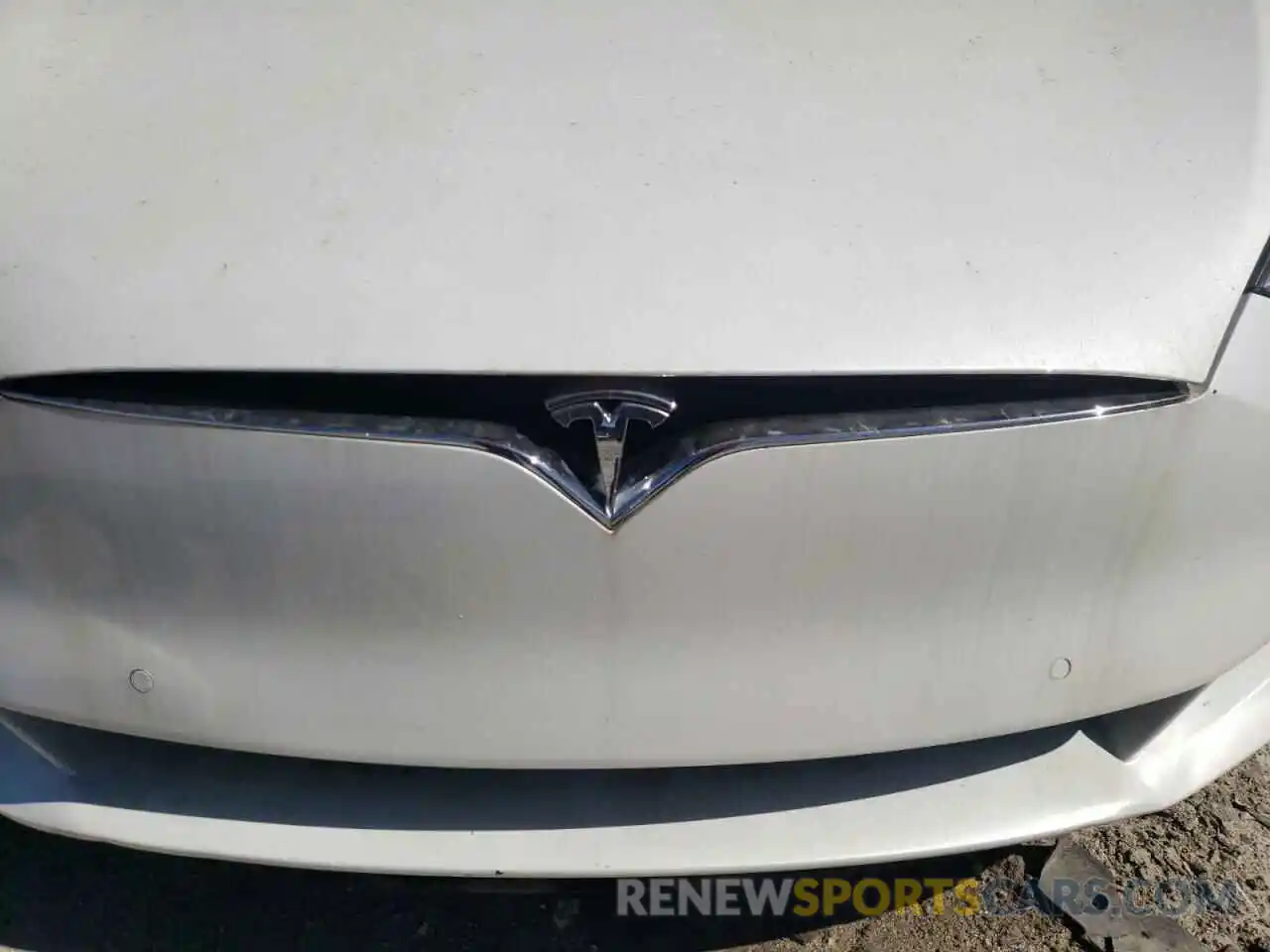 10 Photograph of a damaged car 5YJSA1E24KF300733 TESLA MODEL S 2019