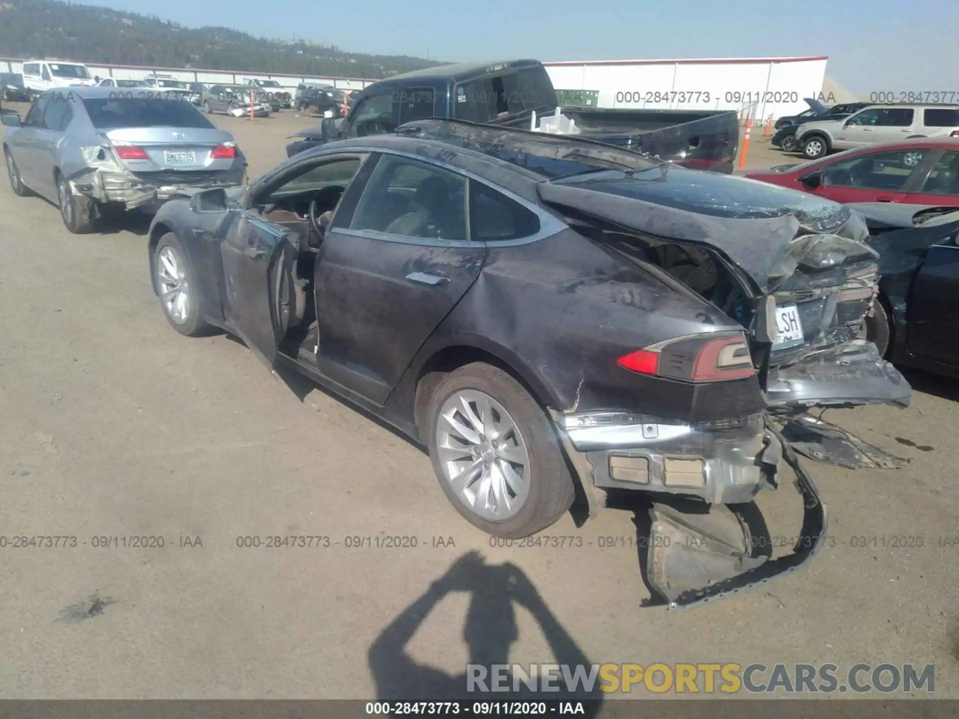 3 Photograph of a damaged car 5YJSA1E25KF302474 TESLA MODEL S 2019