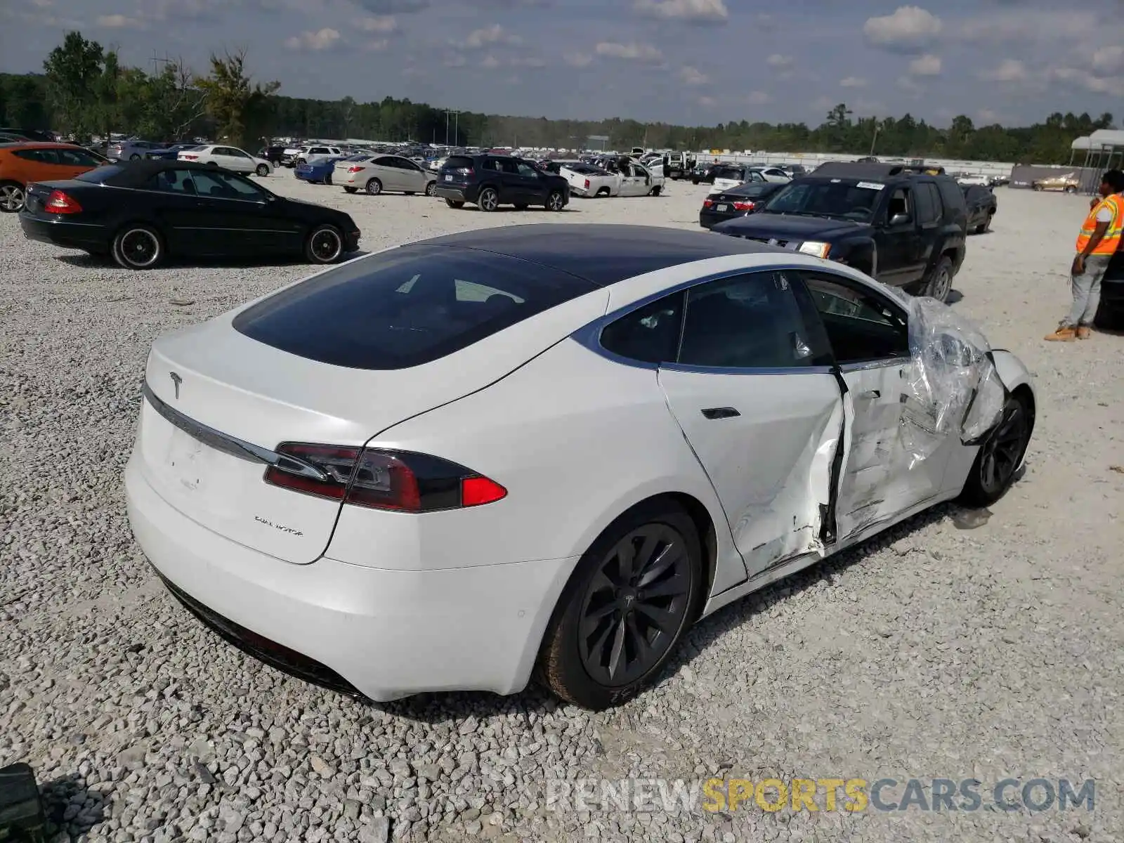 4 Photograph of a damaged car 5YJSA1E25KF338939 TESLA MODEL S 2019