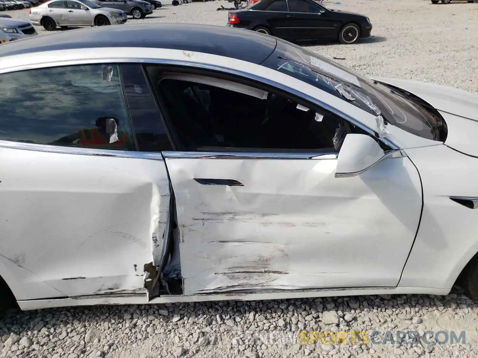 9 Photograph of a damaged car 5YJSA1E25KF338939 TESLA MODEL S 2019