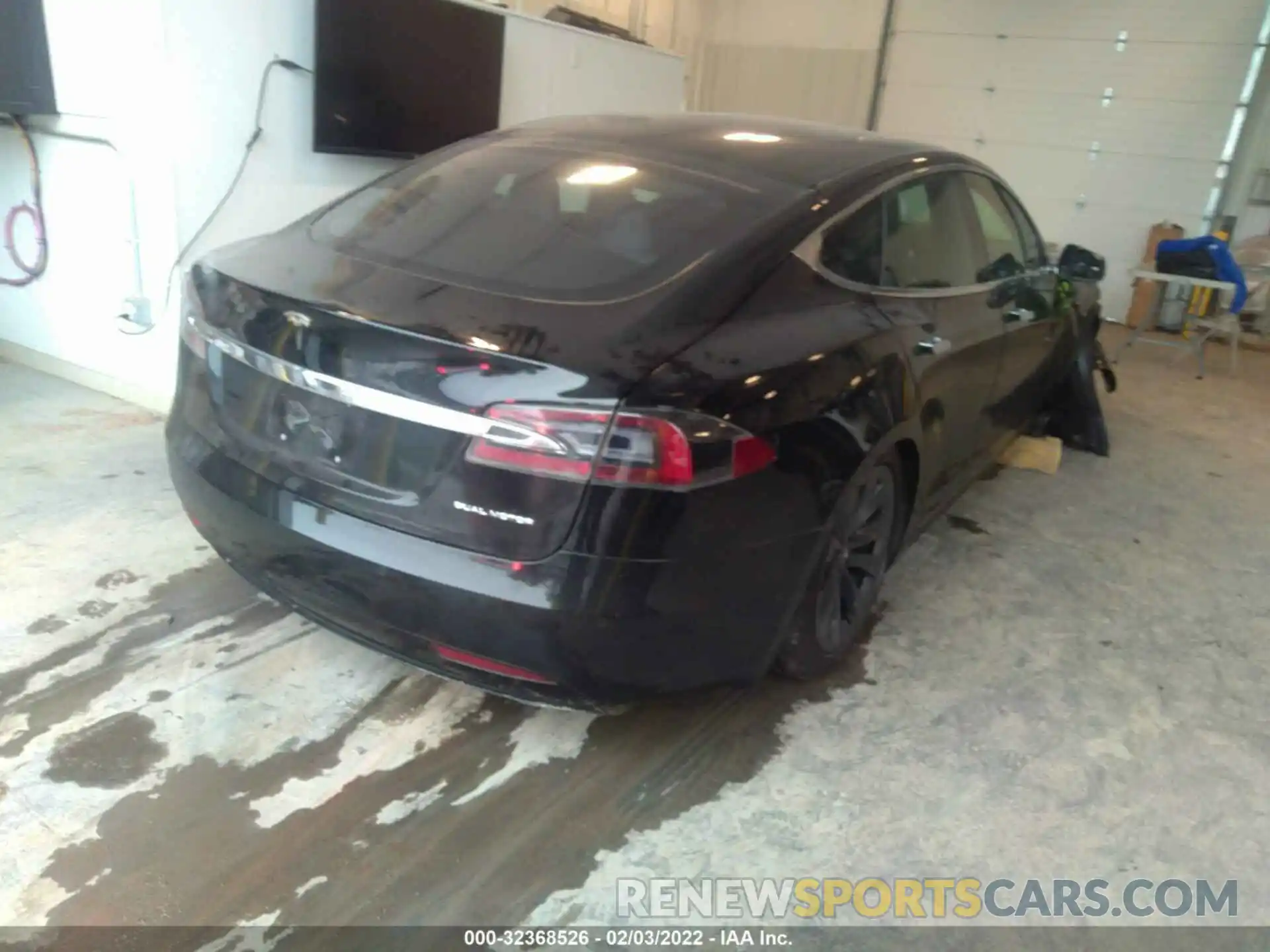 4 Photograph of a damaged car 5YJSA1E25KF339704 TESLA MODEL S 2019