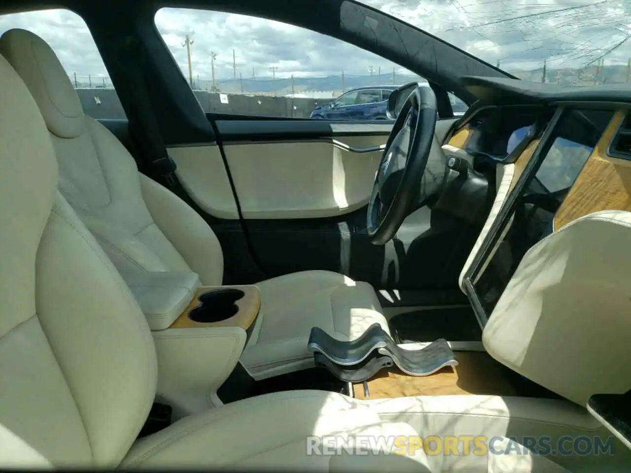 5 Photograph of a damaged car 5YJSA1E25KF348452 TESLA MODEL S 2019