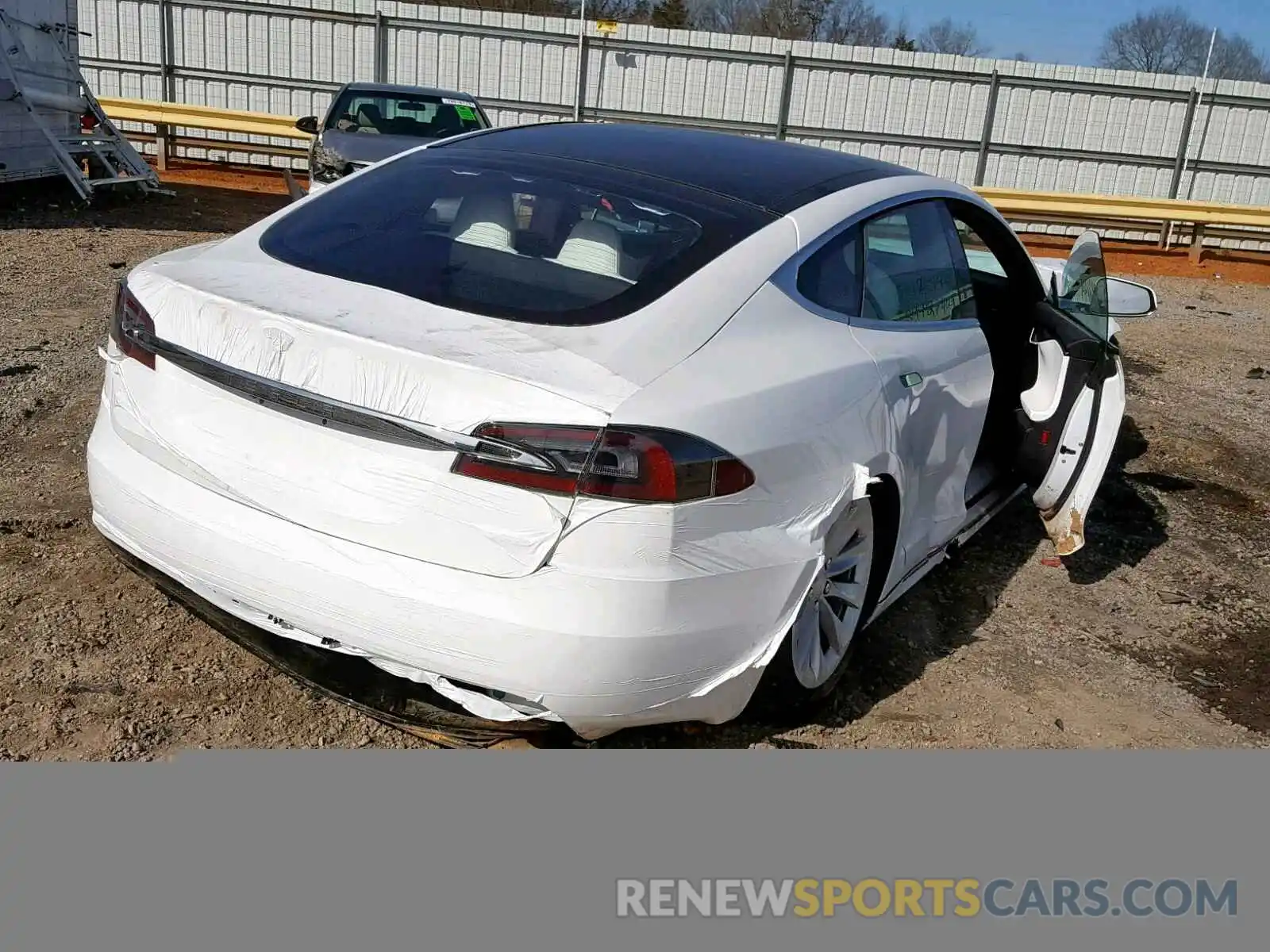 4 Photograph of a damaged car 5YJSA1E26KF299861 TESLA MODEL S 2019