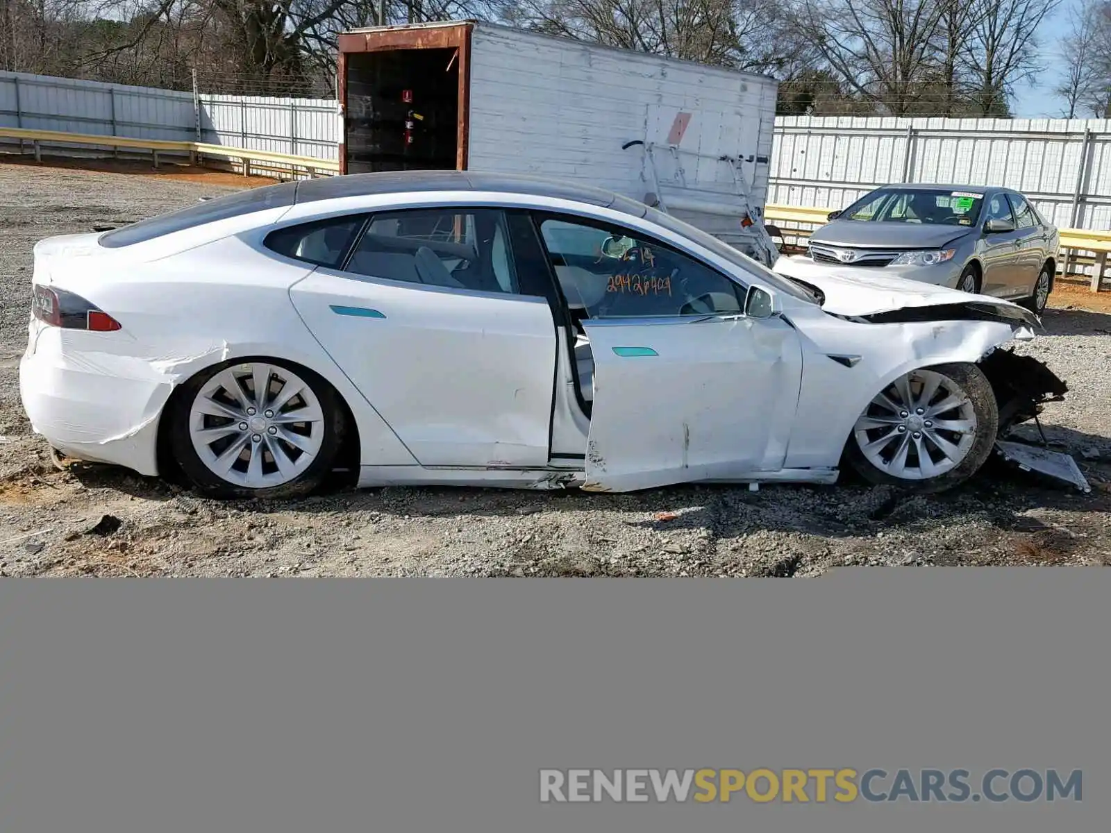 9 Photograph of a damaged car 5YJSA1E26KF299861 TESLA MODEL S 2019