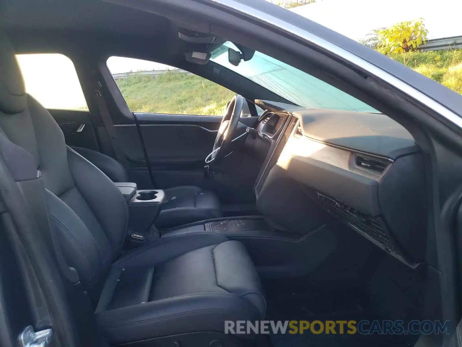 5 Photograph of a damaged car 5YJSA1E26KF305500 TESLA MODEL S 2019