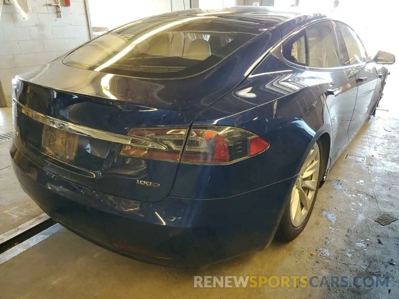 4 Photograph of a damaged car 5YJSA1E26KF305948 TESLA MODEL S 2019