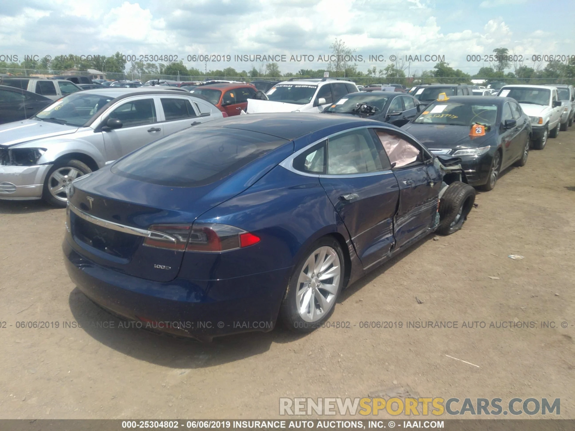 4 Photograph of a damaged car 5YJSA1E27KF304923 TESLA MODEL S 2019