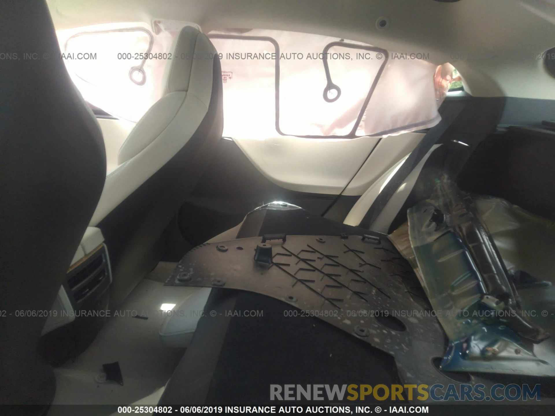 8 Photograph of a damaged car 5YJSA1E27KF304923 TESLA MODEL S 2019